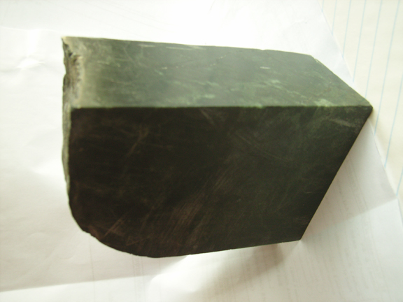 Jadeite (A-Type,) GOOD TEXRURED, even colored rough, 1 kg.